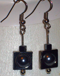 Liquidation; Carr&eacute;s et perles grises